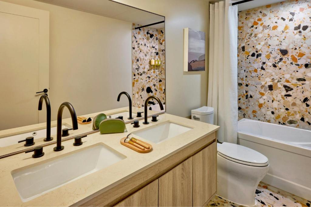 Sonder by Marriott Bonvoy The Nealon - Resim 39