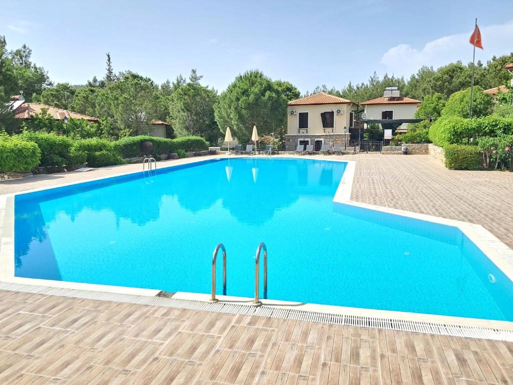 Πισίνα στο ή κοντά στο The Villages ,C2 Suite Apart , Havuz, Balkon, Peyzaj