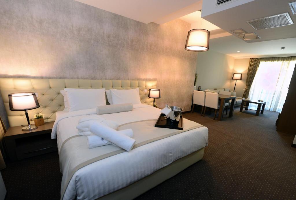 Postel nebo postele na pokoji v ubytování Alexandar Square Boutique Hotel