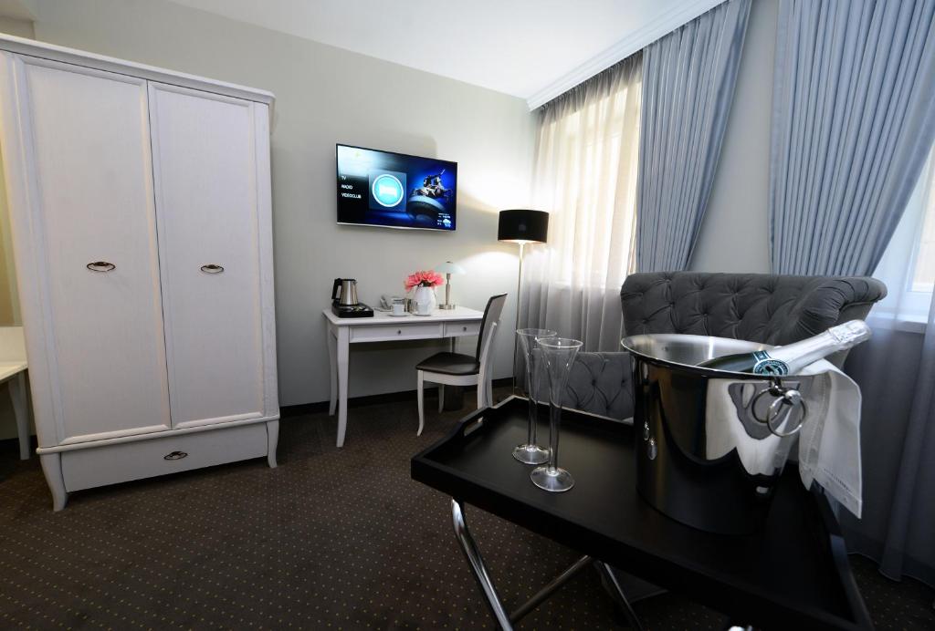 TV a/nebo společenská místnost v ubytování Alexandar Square Boutique Hotel