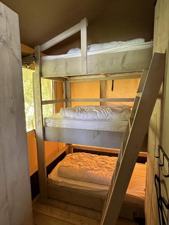 Postel nebo postele na pokoji v ubytování Luxe Safari Lodge 78