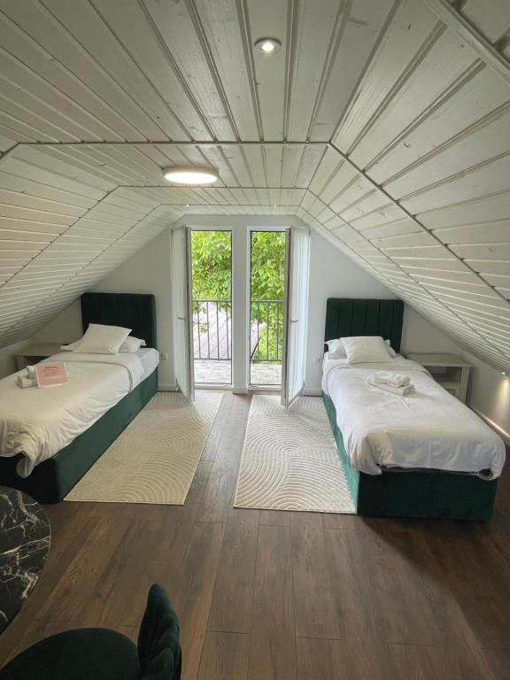 Giường trong phòng chung tại Casa Luca Ama Bran