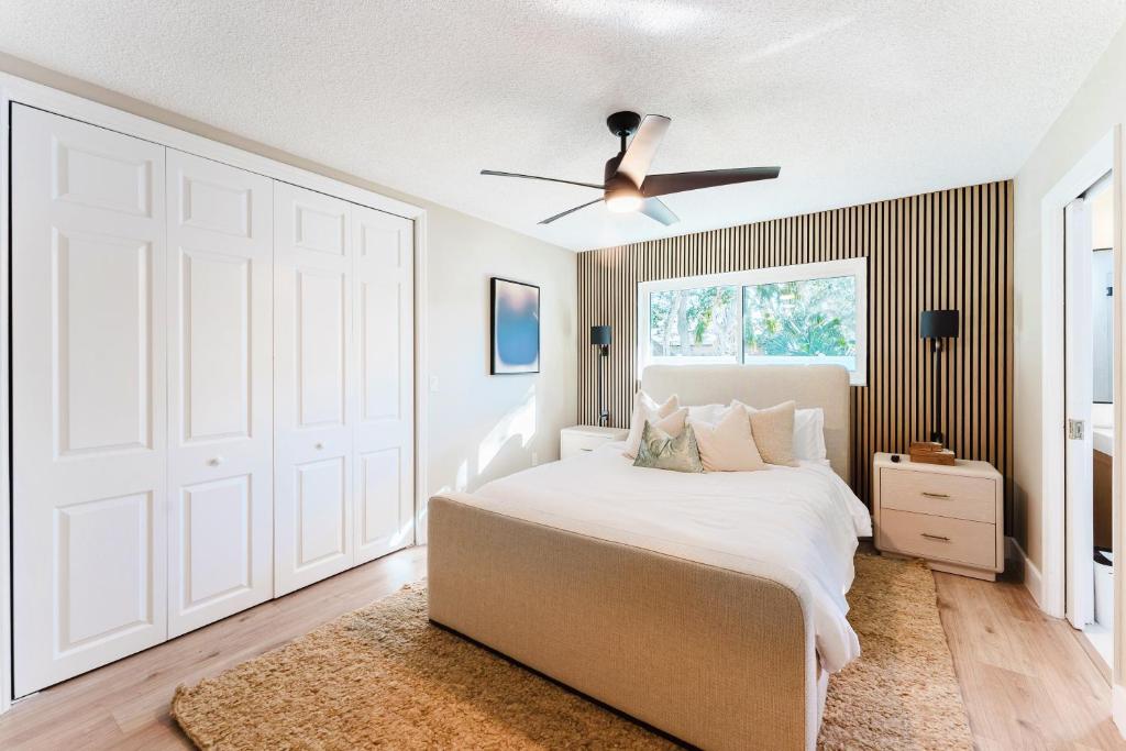View of Luxury Villa with Pickleball Court, Heated Pool, Treehouse and Game ...