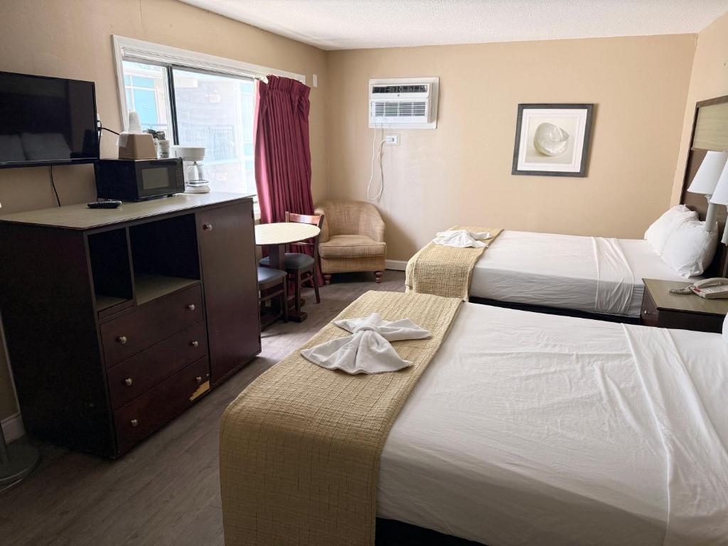 Polynesian Oceanfront Hotel - 