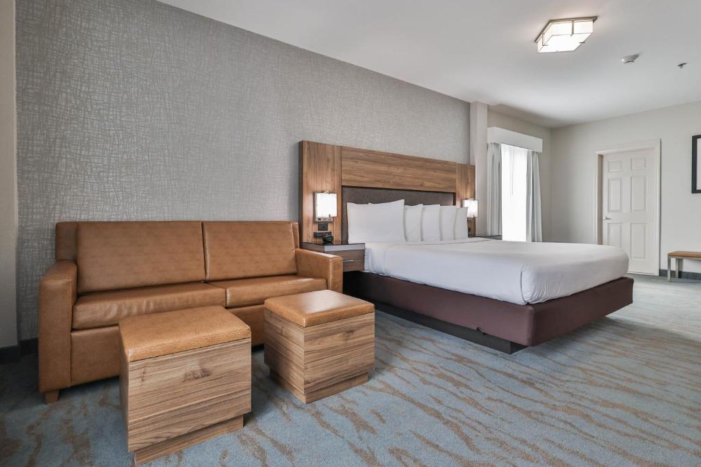 The Penn Stroud, Stroudsburg - Poconos, an Ascend Collection Hotel - 1 King Bed Suite With Sofa Bed, City View