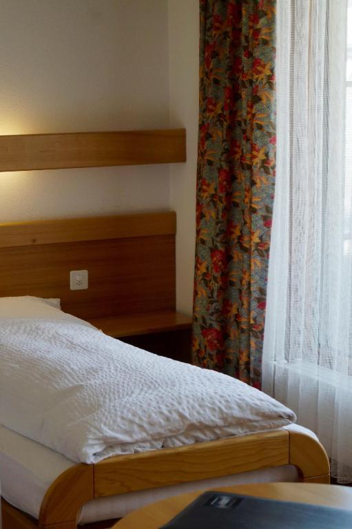 Postel nebo postele na pokoji v ubytování Hotel Victoria