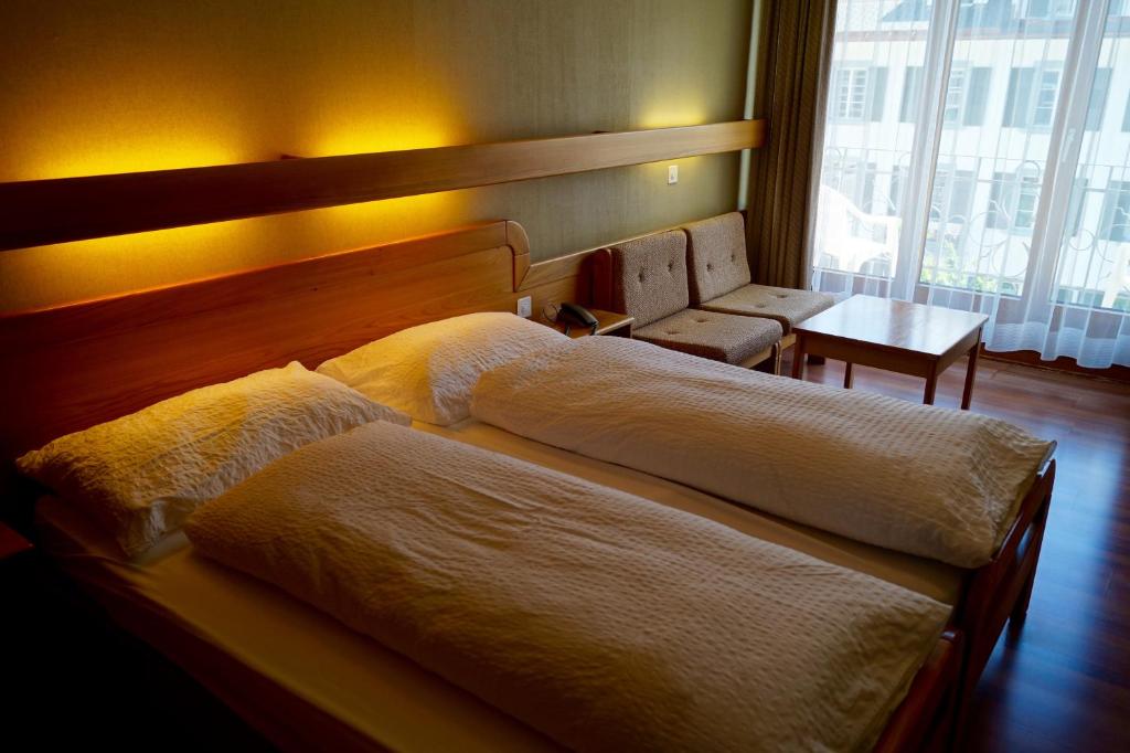 Postel nebo postele na pokoji v ubytování Hotel Victoria