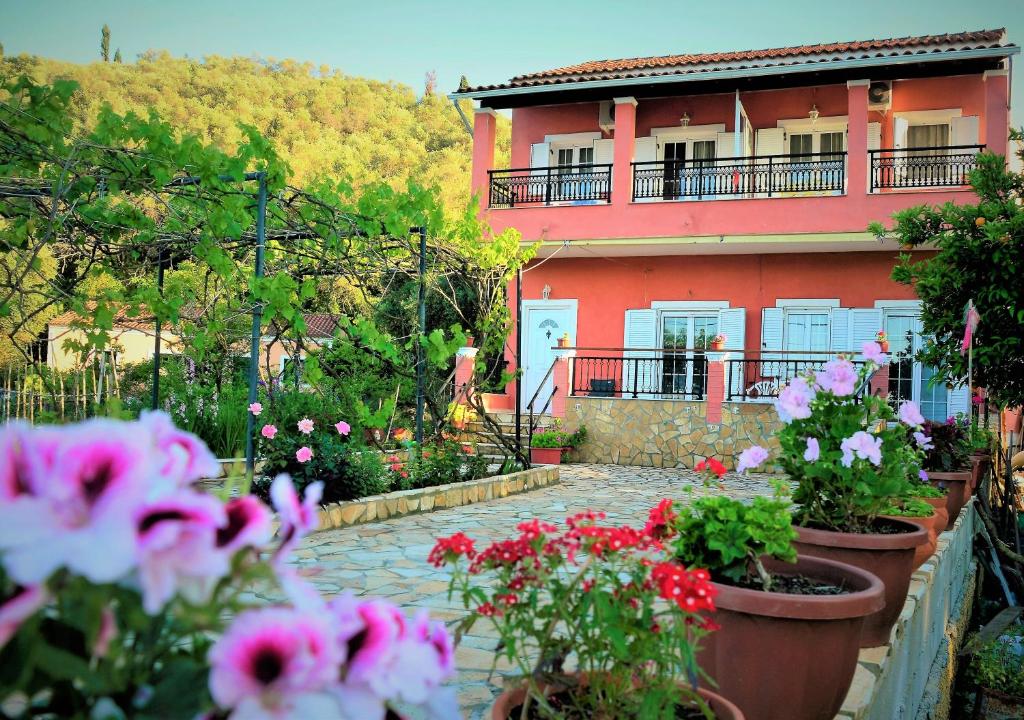 a house with flowers in front of it at Ampelaki Studios in Boukari