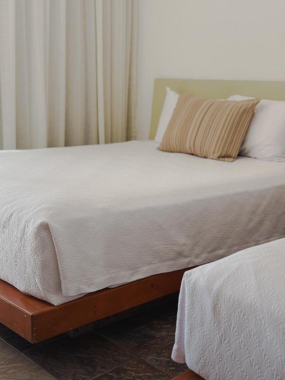 Postel nebo postele na pokoji v ubytování Hotel Los Patios