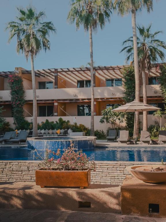 Bazén v ubytování Hotel Los Patios nebo v jeho okolí