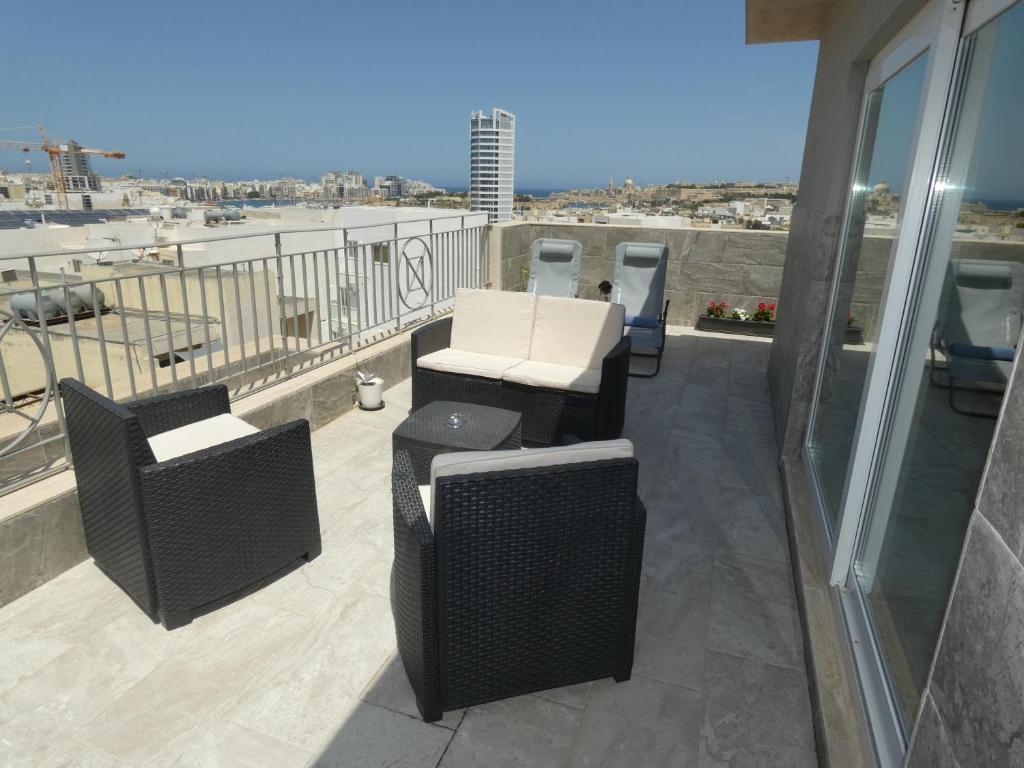 Balkón nebo terasa v ubytování Terrace View - A Stylish Two Bedrooms Penthouse AC-WIFI