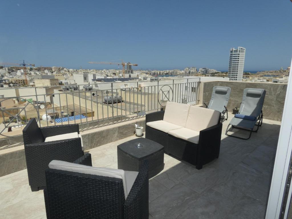Balkón nebo terasa v ubytování Terrace View - A Stylish Two Bedrooms Penthouse AC-WIFI