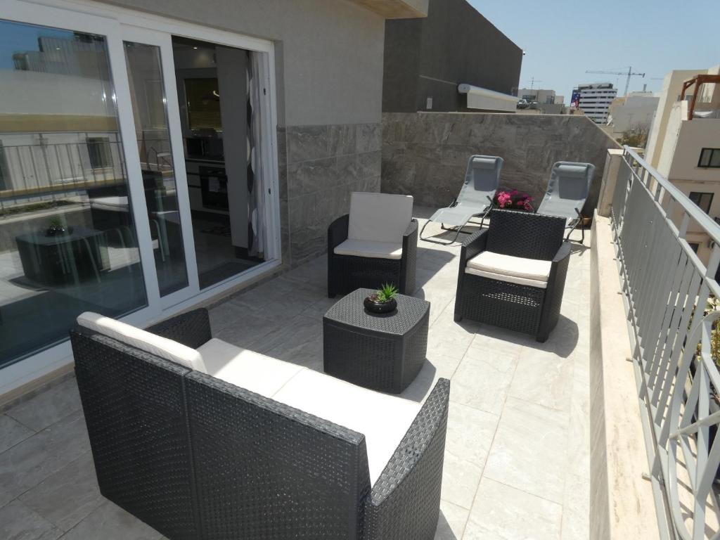 Balkón nebo terasa v ubytování Terrace View - A Stylish Two Bedrooms Penthouse AC-WIFI