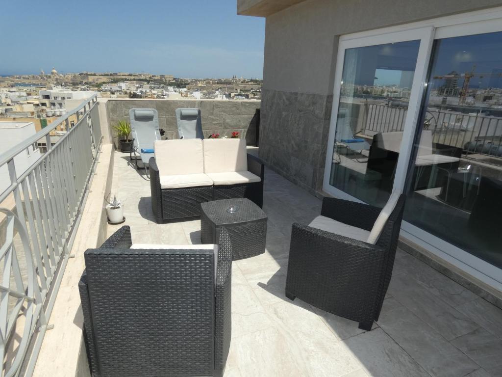 Balkón nebo terasa v ubytování Terrace View - A Stylish Two Bedrooms Penthouse AC-WIFI