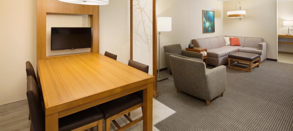 TV a/nebo společenská místnost v ubytování Hyatt Place Lubbock
