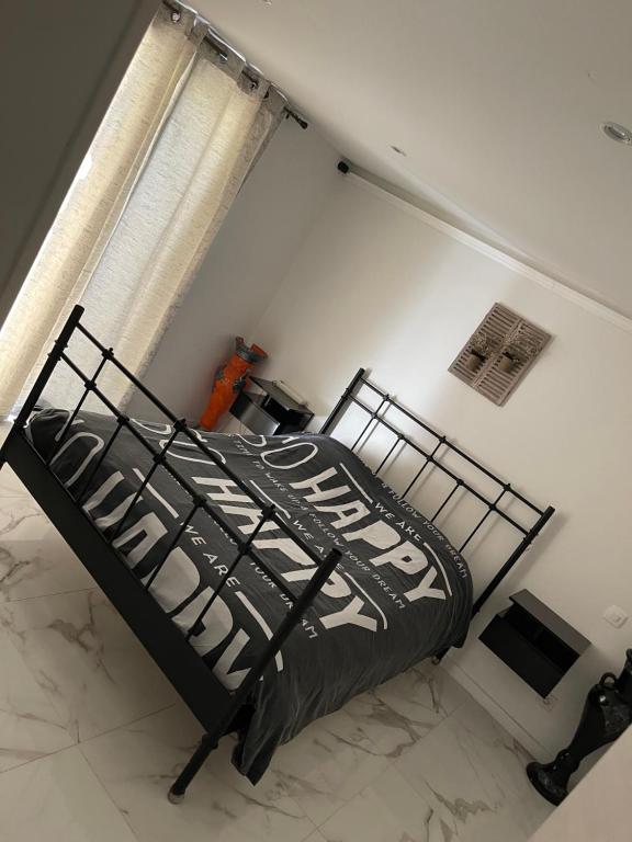 Postel nebo postele na pokoji v ubytování Villa Marie Belle, entre mer, étang et abricotier