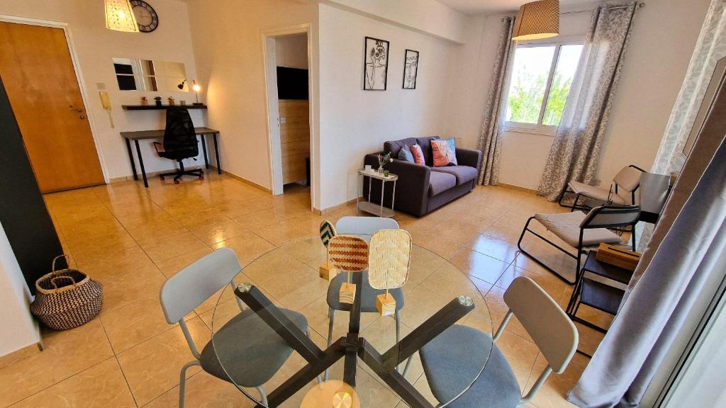 Sunny 2BR Apt Heart of Larnaca
