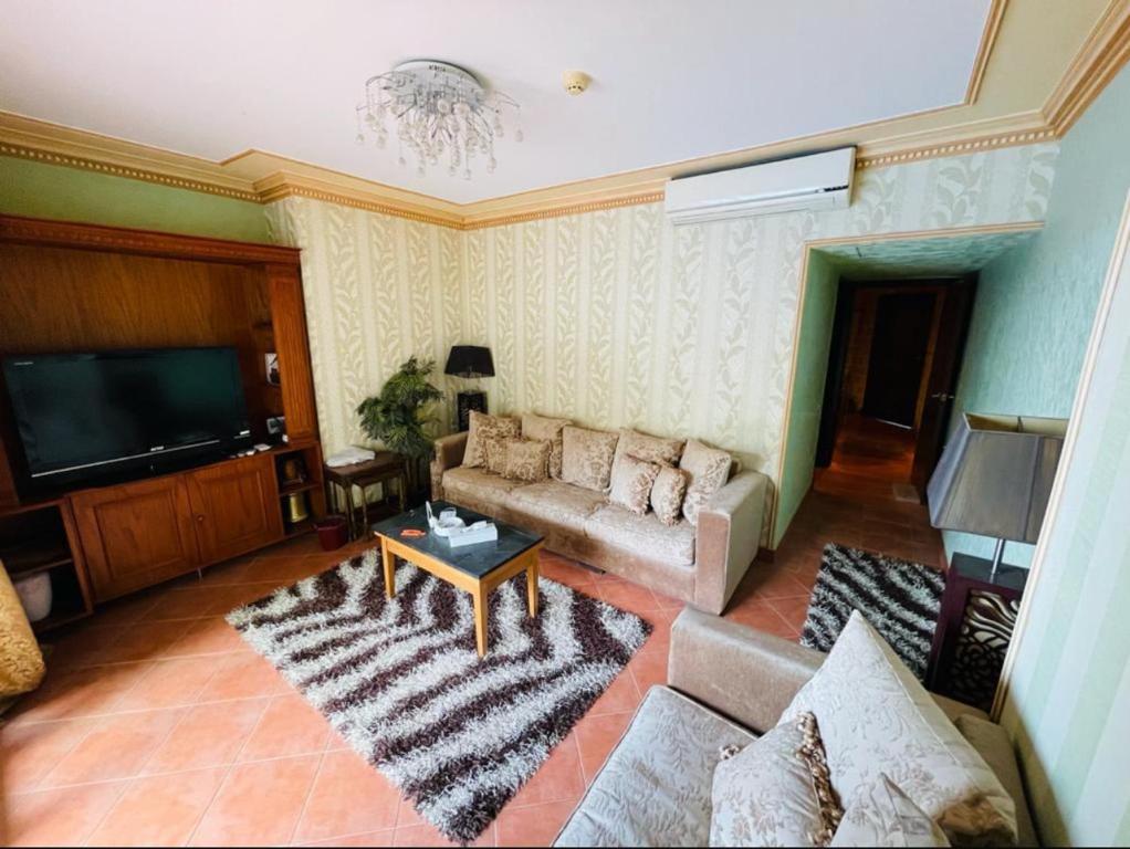 TV a/nebo společenská místnost v ubytování Hotel Porto Sokhna Eagles