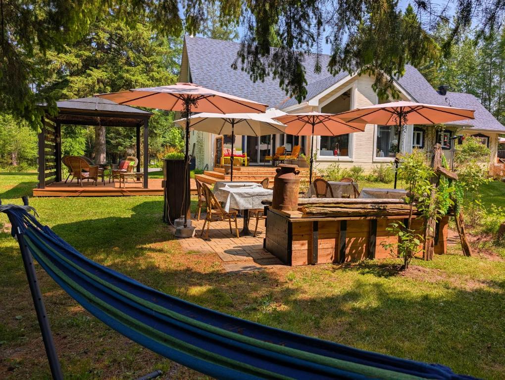 Taman di luar La Tremblante