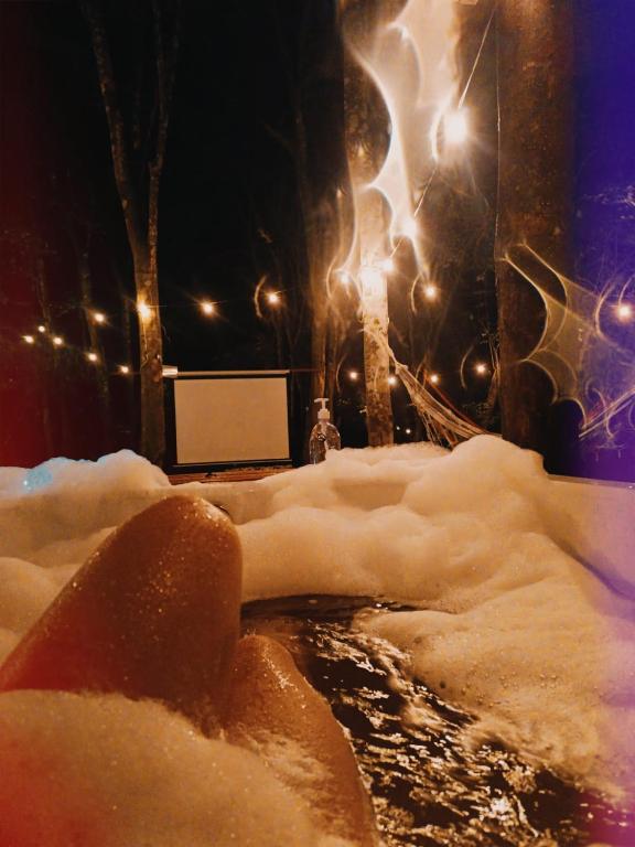 a room with snow on the ground and lights at Janela do céu chalés in Maquiné