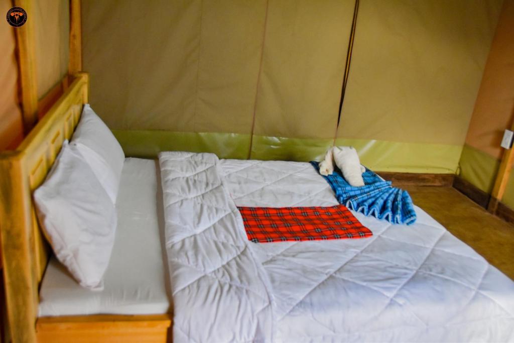 Postel nebo postele na pokoji v ubytování Oldonyo Musa Amboseli Campsite