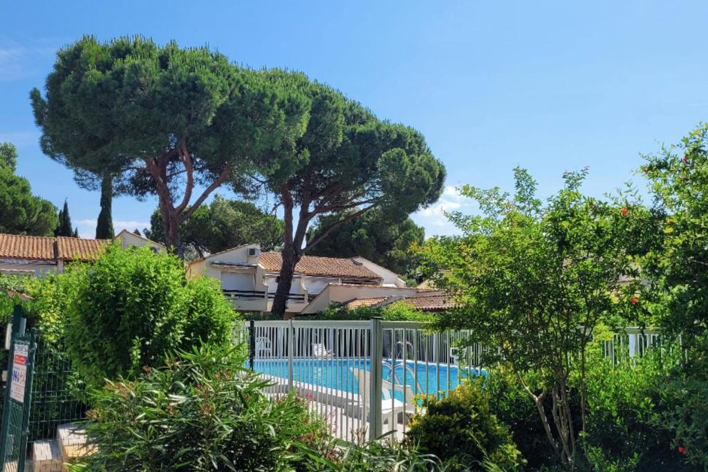 Πισίνα στο ή κοντά στο House 2p with swimming pool in La Grande-Motte