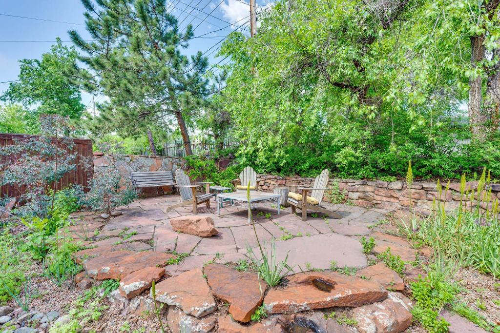 Zahrada ubytování Less Than 1 Mi to CU Boulder Home with Fenced Yard!