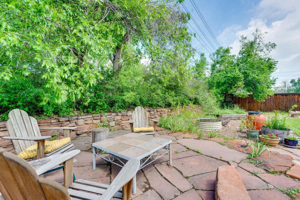 Zahrada ubytování Less Than 1 Mi to CU Boulder Home with Fenced Yard!