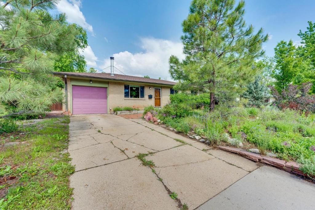 Zahrada ubytování Less Than 1 Mi to CU Boulder Home with Fenced Yard!