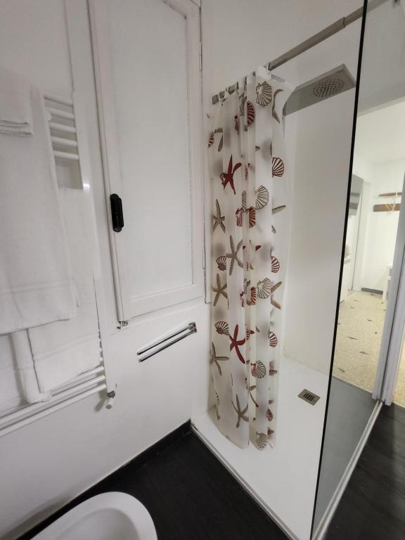 A bathroom at Varazzesuite apartment