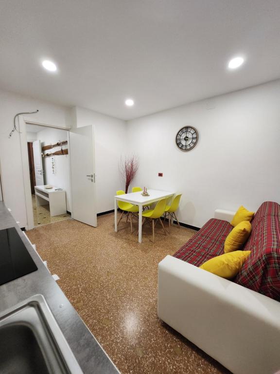 A seating area at Varazzesuite apartment