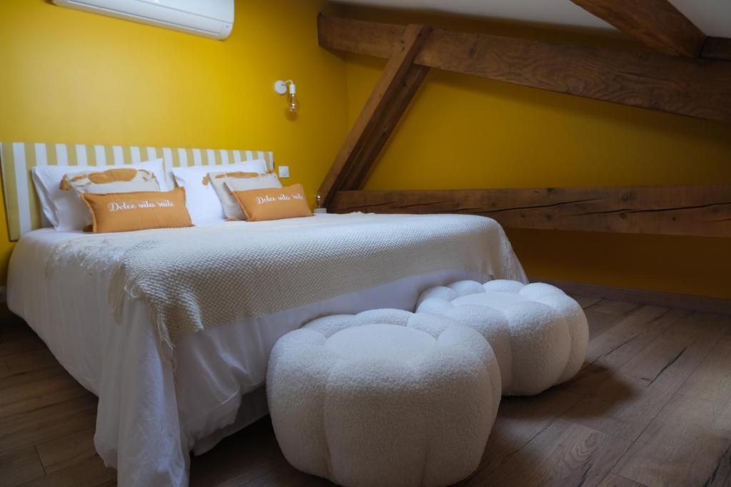 Ένα ή περισσότερα κρεβάτια σε δωμάτιο στο Dolcevita Suite - Signature italienne avec spa et filet