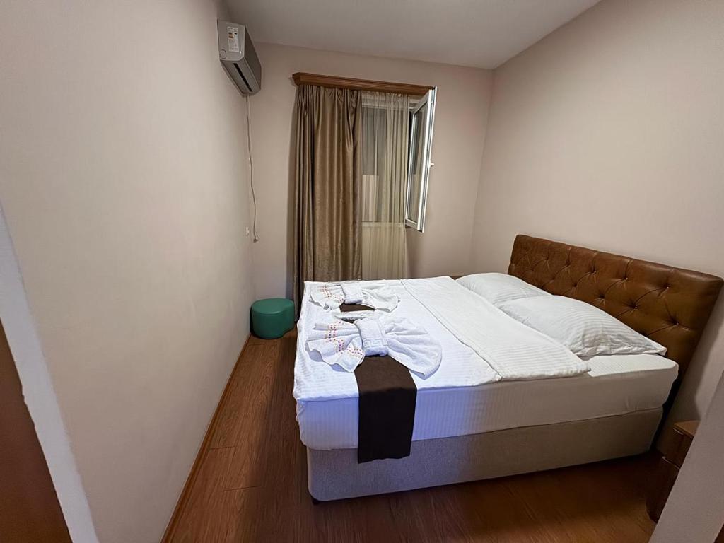 Postel nebo postele na pokoji v ubytování HOTEL IMERETI TBILISi