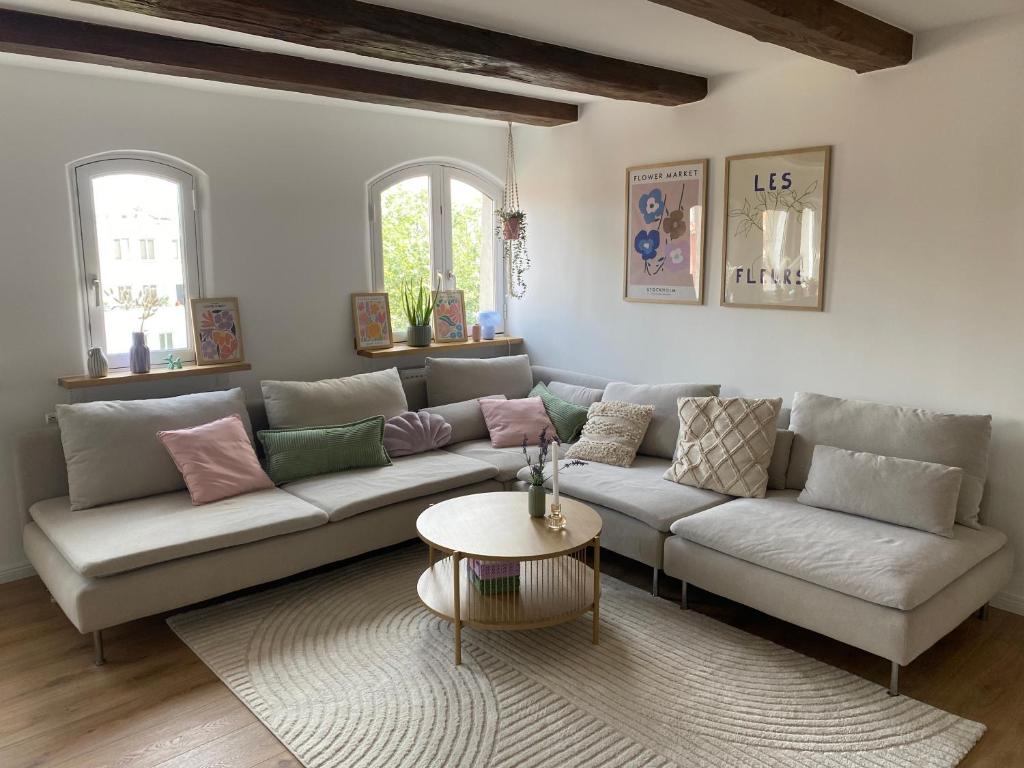 a living room with a couch and a table at Ferienwohnung Altstadt Frankenstraße in Stralsund