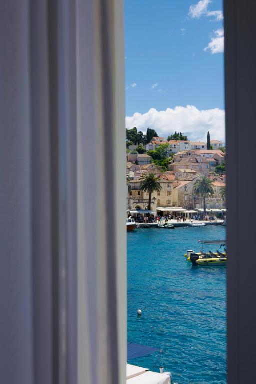 Hvar Riva Rooms - 11