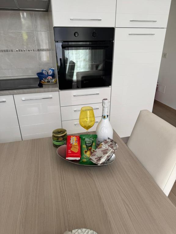 A kitchen or kitchenette at Le bougainvillea 2