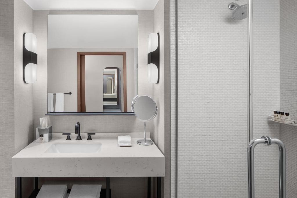 Um banheiro em Hyatt Regency Jersey City on the Hudson