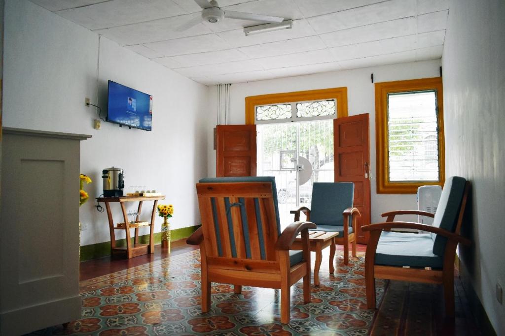 a living room with chairs and a table and a window at Casa Girasol in Granada