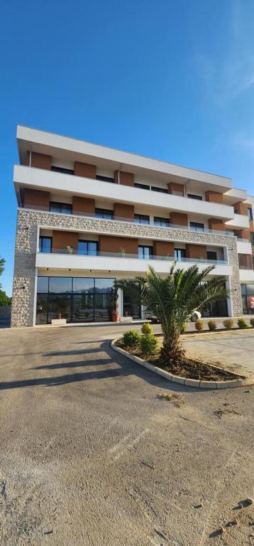 Budova, kde se aparthotel nachází