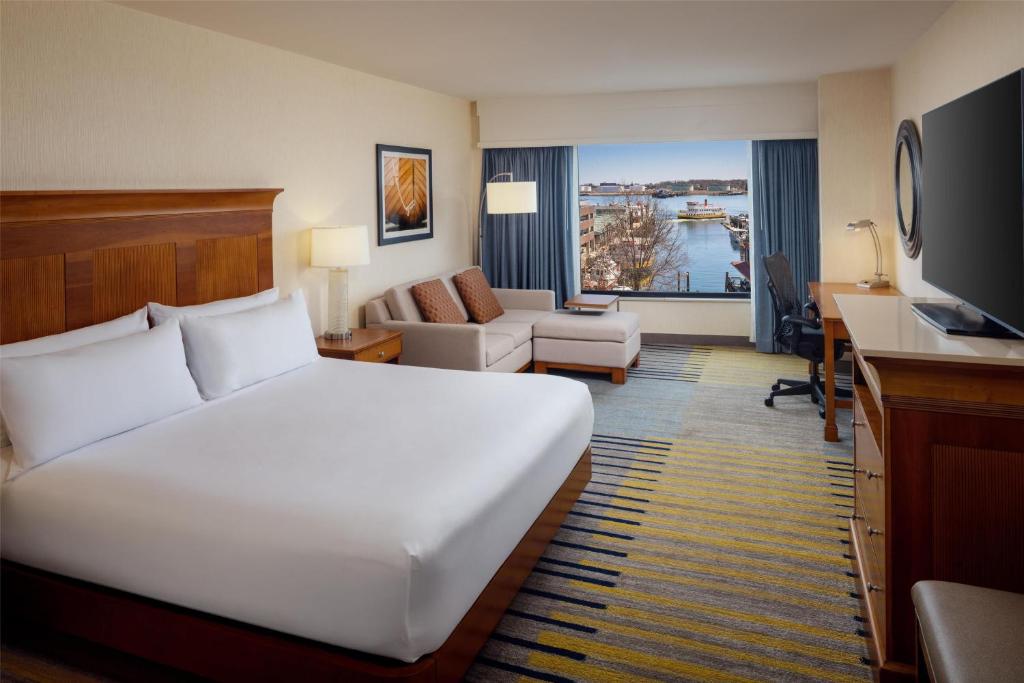 Hilton Garden Inn Portland Downtown Waterfront - 