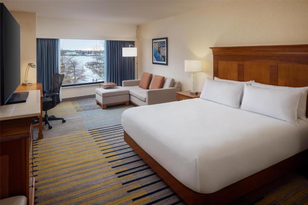 Hilton Garden Inn Portland Downtown Waterfront photo