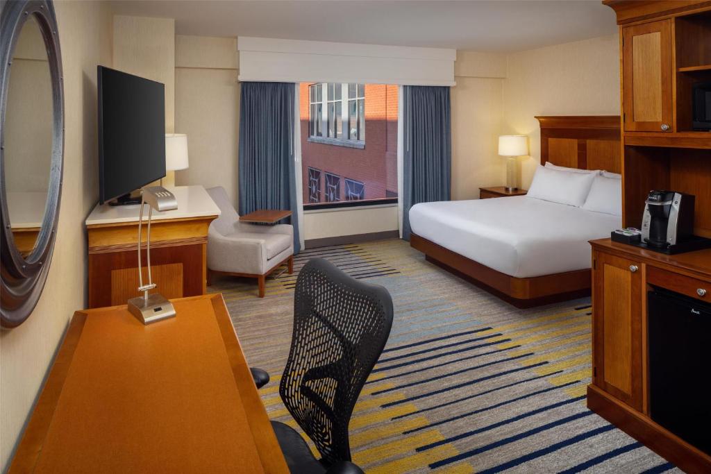 Hilton Garden Inn Portland Downtown Waterfront - 