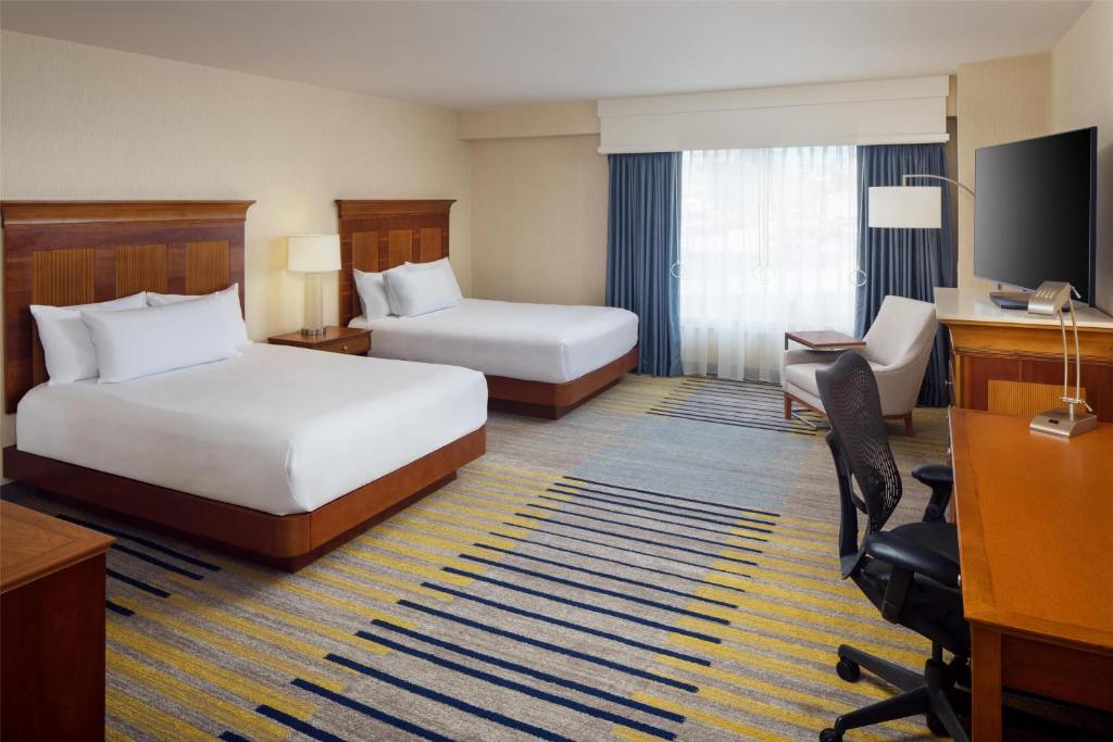 Hilton Garden Inn Portland Downtown Waterfront - 