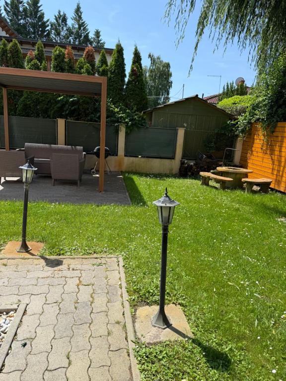Vonkajšia záhrada v ubytovaní ZEN Apartman Sunshine