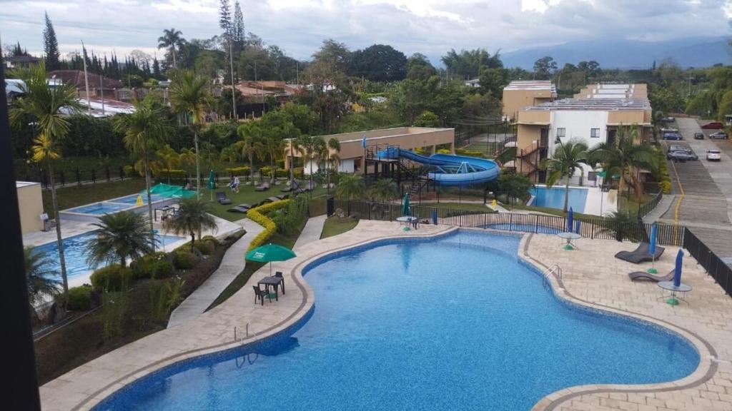 an overhead view of a swimming pool at a resort at Apartamento Amoblado La Tebaida in La Tebaida