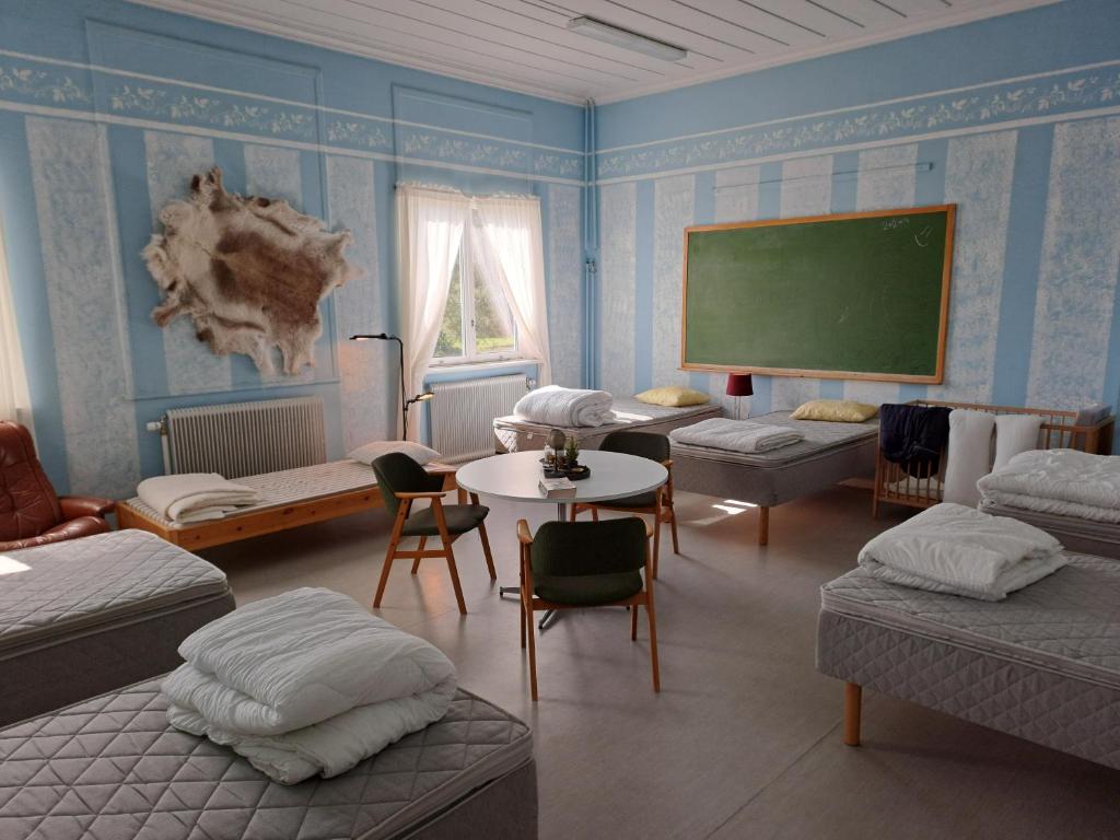 Postel nebo postele na pokoji v ubytování Skolan