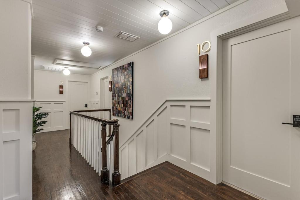 Fotografie z fotogalerie ubytování The Vanderbilt Mansion Apt 11 Near Downtown & TWU v destinaci Denton