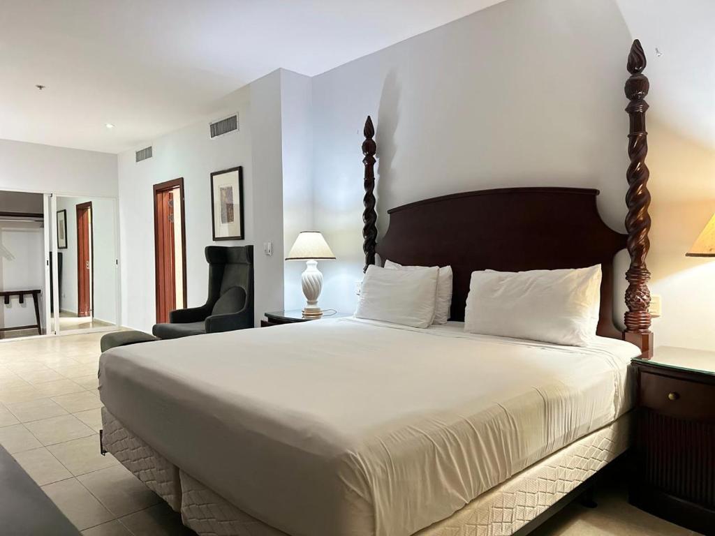 Ramada by Wyndham Princess Santo Domingo - One King Bedroom Exterior View
