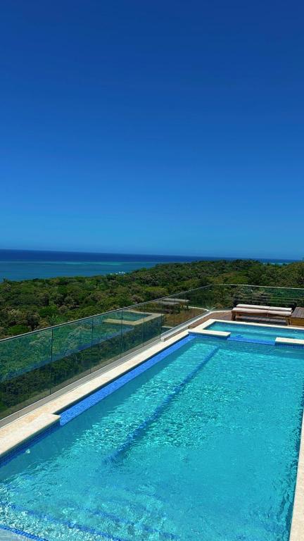 Bazén v ubytování The Mar Azul Studio Roatan nebo v jeho okolí