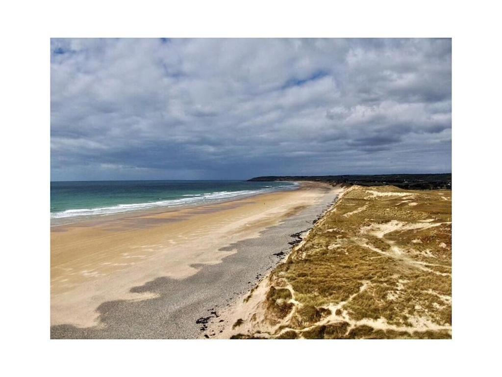 Photo de la galerie de l'établissement Holiday home with 2 bedrooms, à Surtainville